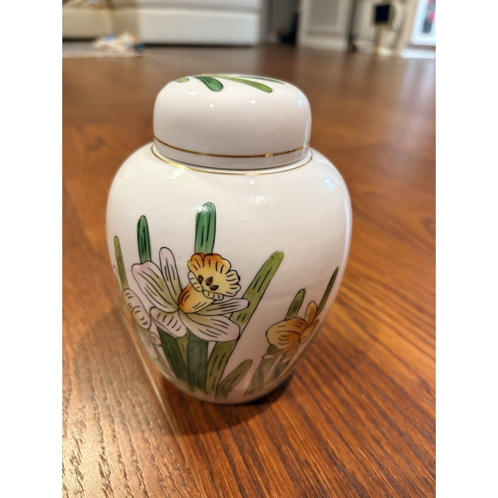Vintage Porcelain Ginger Jar Floral Daffodil with Lid Japan 5" Tall